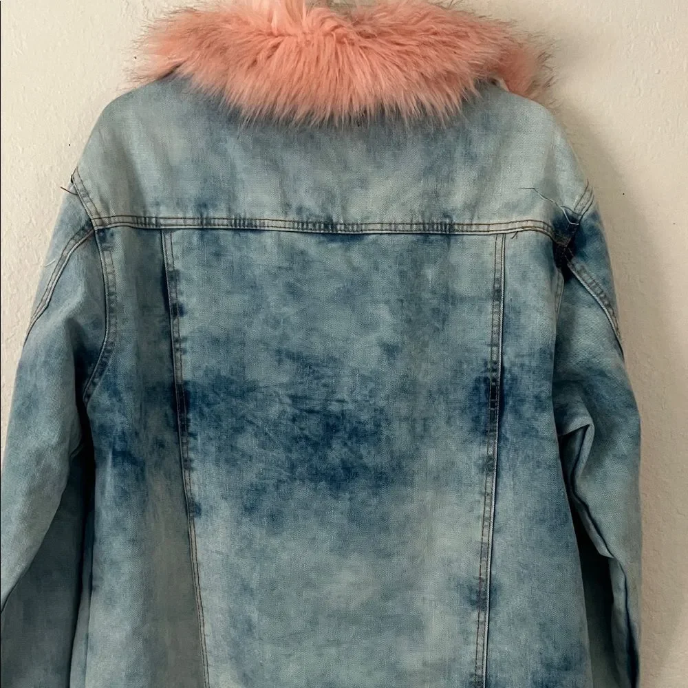 Like New! Thrill Denim Jacket with Light Pink Removable Faux Fur Collar in L
